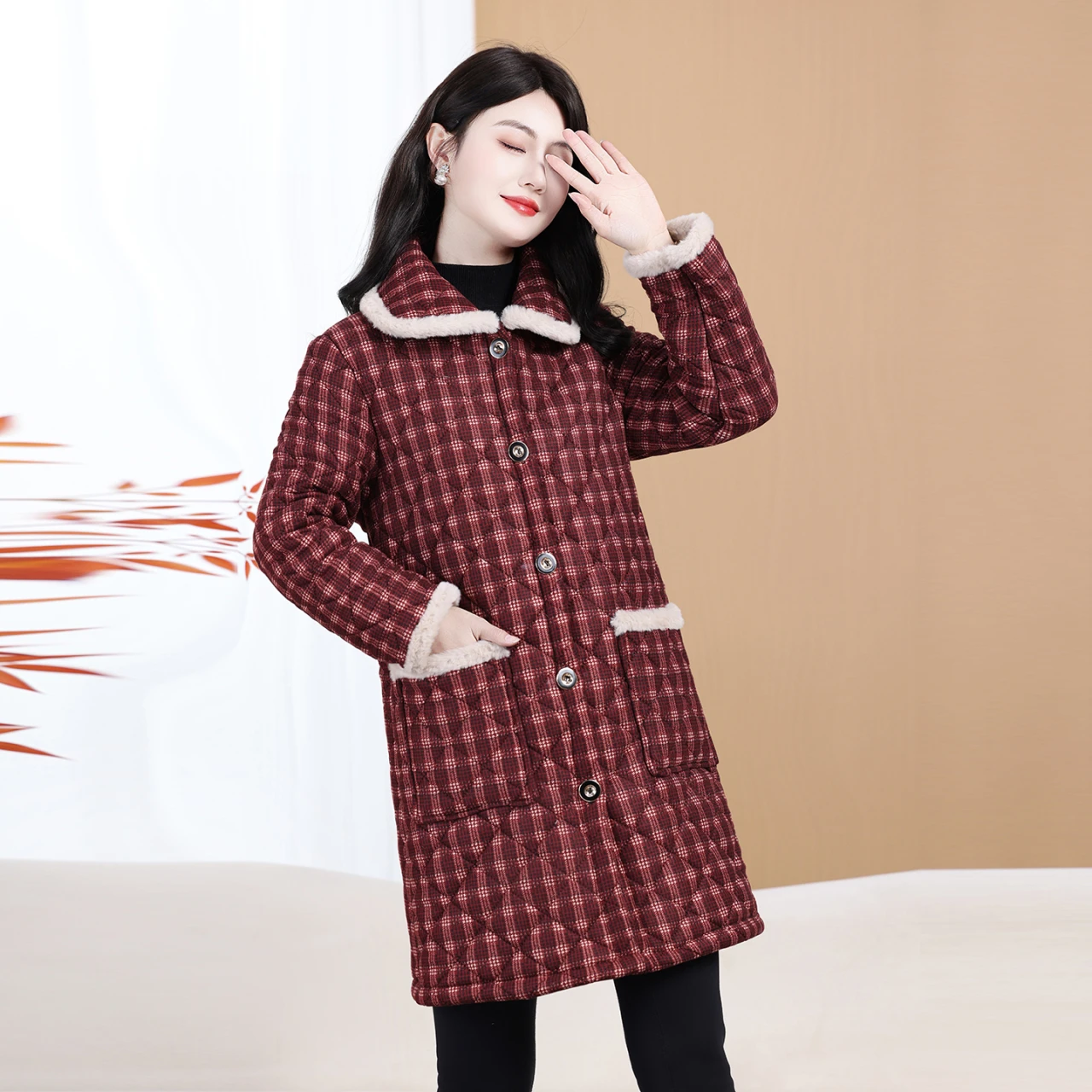 سترات شتوية نسائية سميكة مع معطف دافئ مخملي سترة نسائية في منتصف العمر مبطنة بالقطن