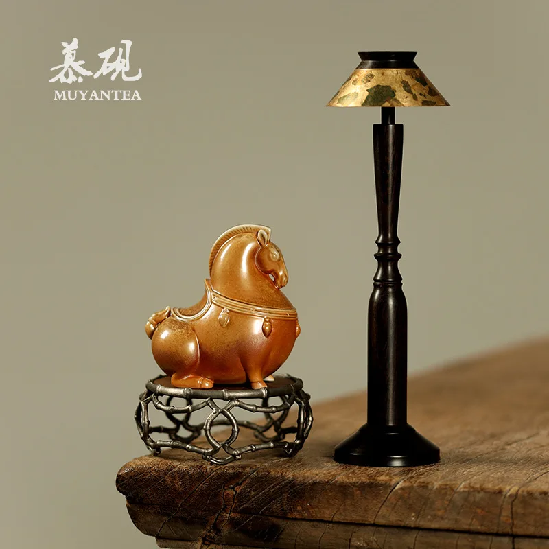 

Деревянная фигурка животного по китайскому зодиаку (Лошадь) от Му Янь, украшение для чайной церемонии, небольшое декоративное изделие, талисман года Лошади, керамический сувенир.