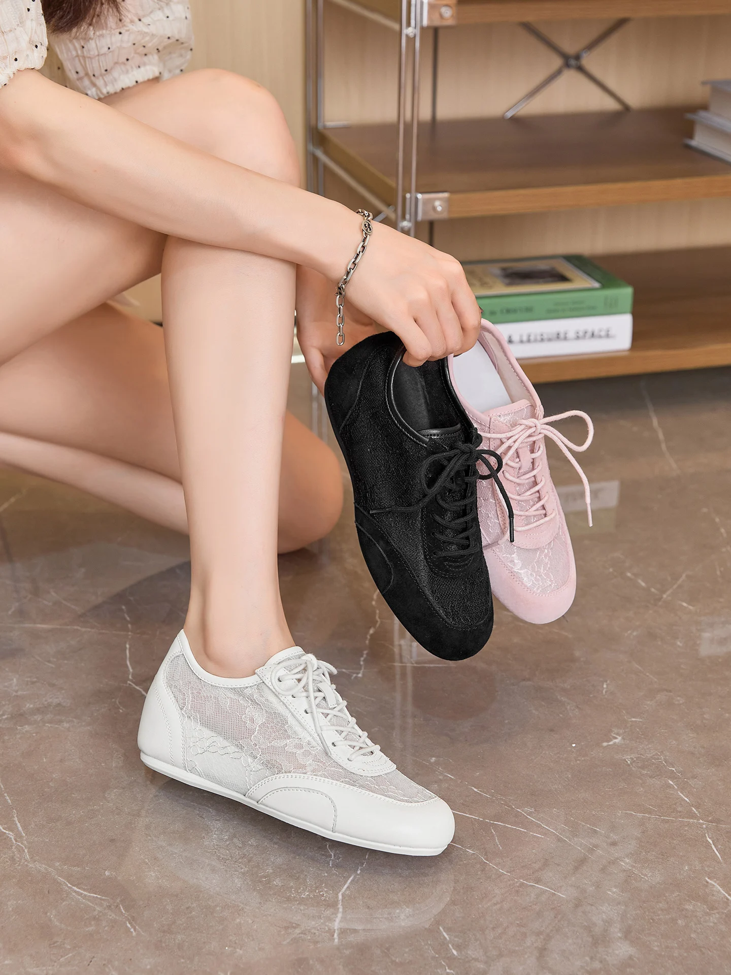 zapatillas-deportivas-de-mujer-con-parte-superior-de-malla-y-empalmes-de-cuero-transpirables-sin-cordones-estilo-nautico-c