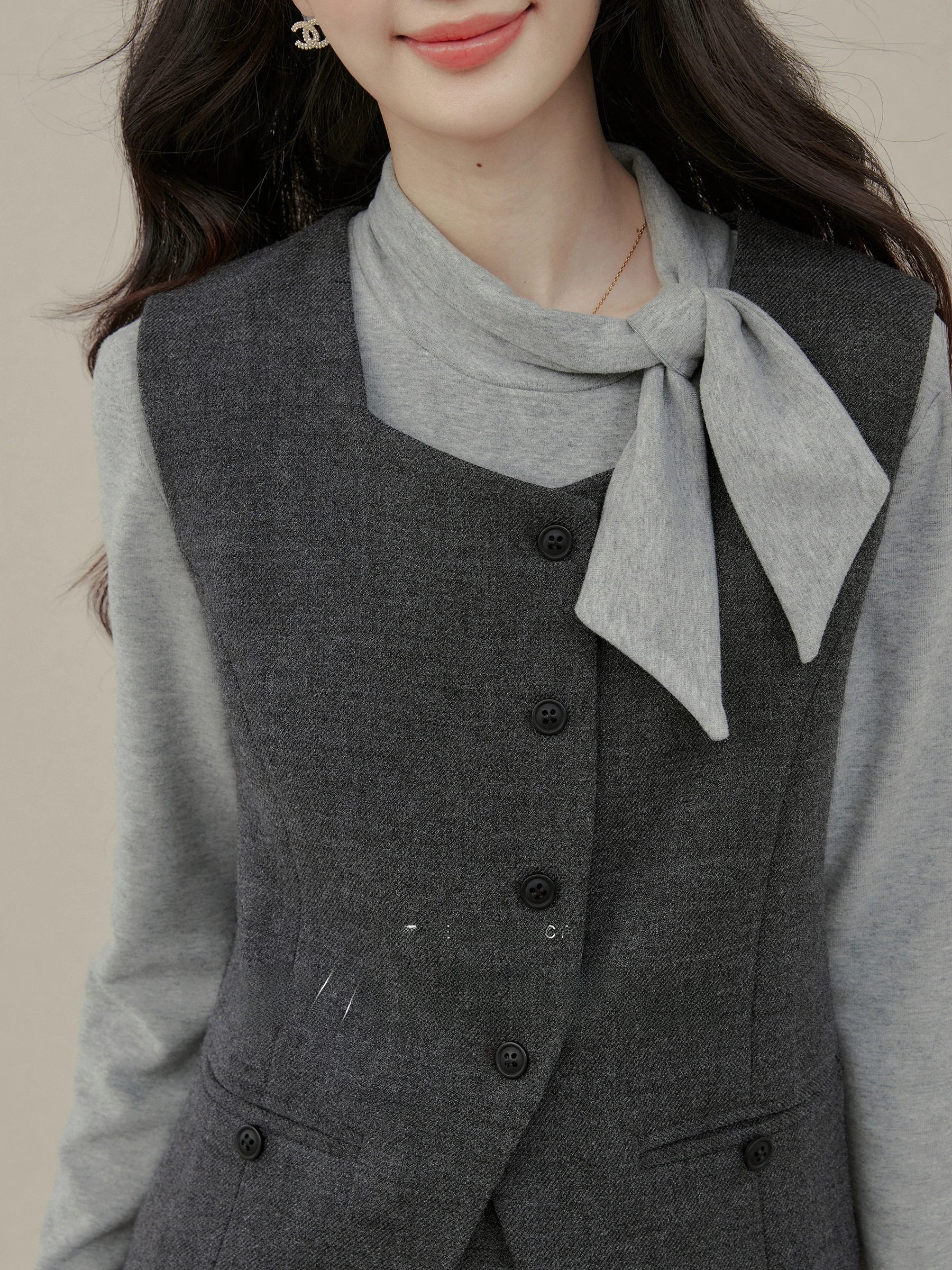 プラスサイズニット長袖Tシャツベストセットミニスカート3点セット ベルリン・ヘルタスタイル アップル体型・ペア体型の女性向け