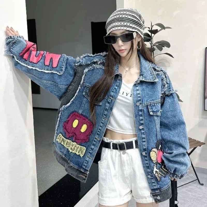 Kurtka dżinsowa vintage z haftem Myszki Miki - postarzany wygląd i napisem "AND SIN NO MORE!". Slogan, odzież uliczna w stylu Y2K do codziennego noszenia