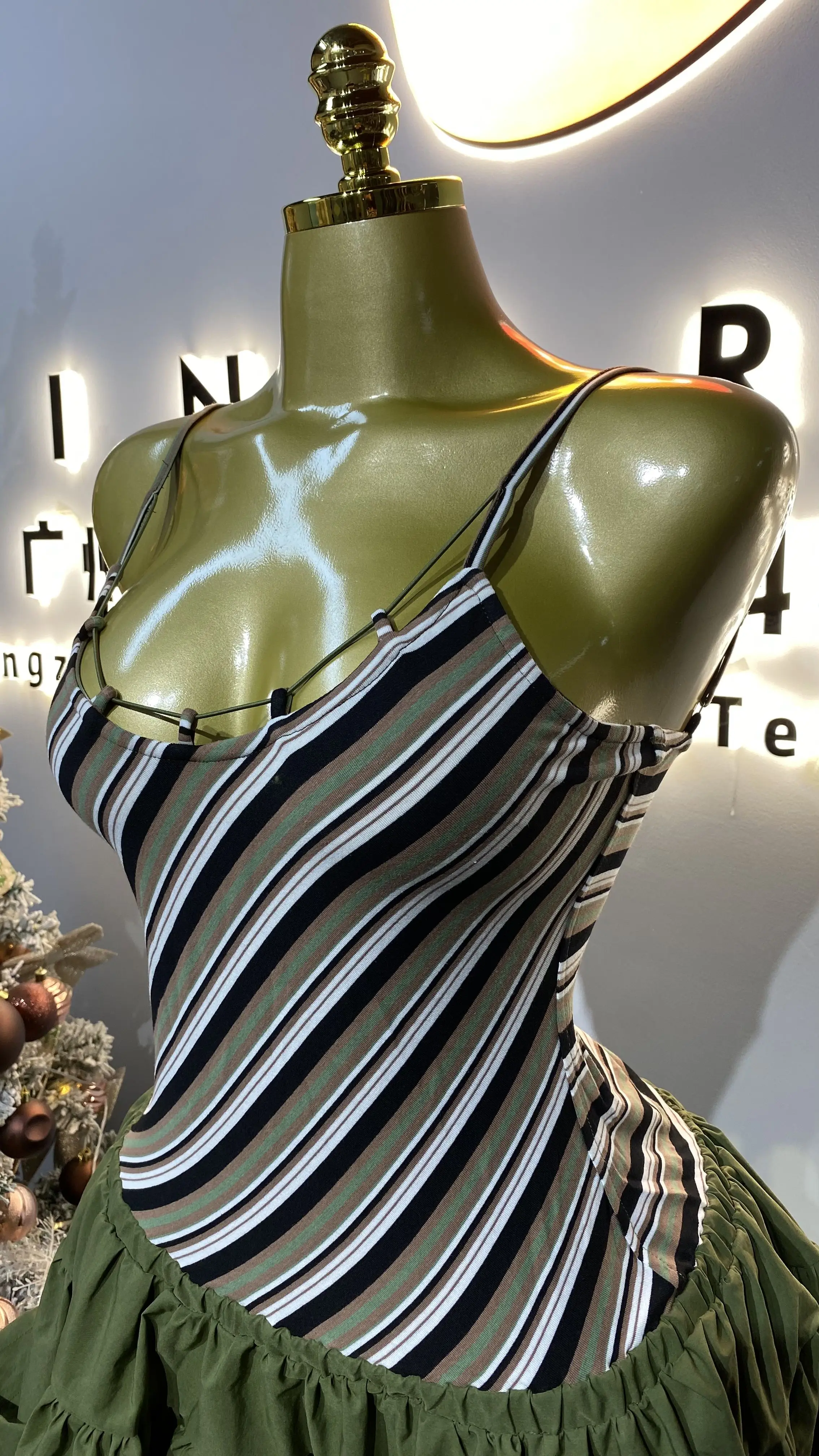 2026 봄 신상 패셔너블하고 독특한 패치워크 롱 홀터넥 여성 드레스, 워크웨어 캐주얼 드레스-GZXX463