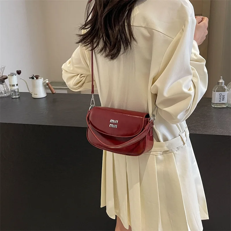 

2025 Color Block Tote Bag, Chic Underarm Purse for Women, Minimalist Shoulder Bag, Versatile Day-to-Night Tote, Textured Sling