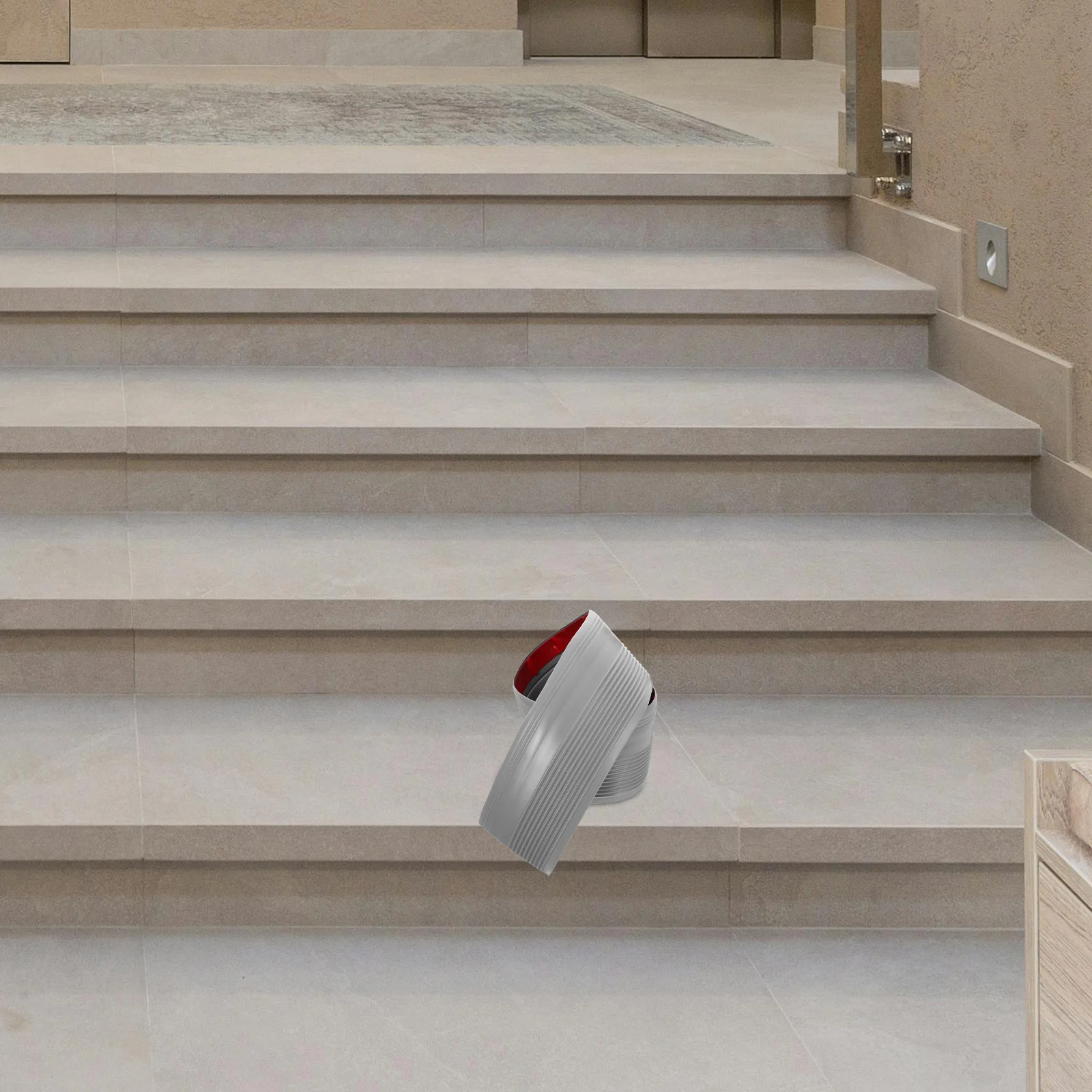 Rutschfester Treppen-Nasenschutz, strukturierte Oberfläche, Kantenbesatz für Innentreppen, selbstklebender Austausch der Stufenkantenstreifen