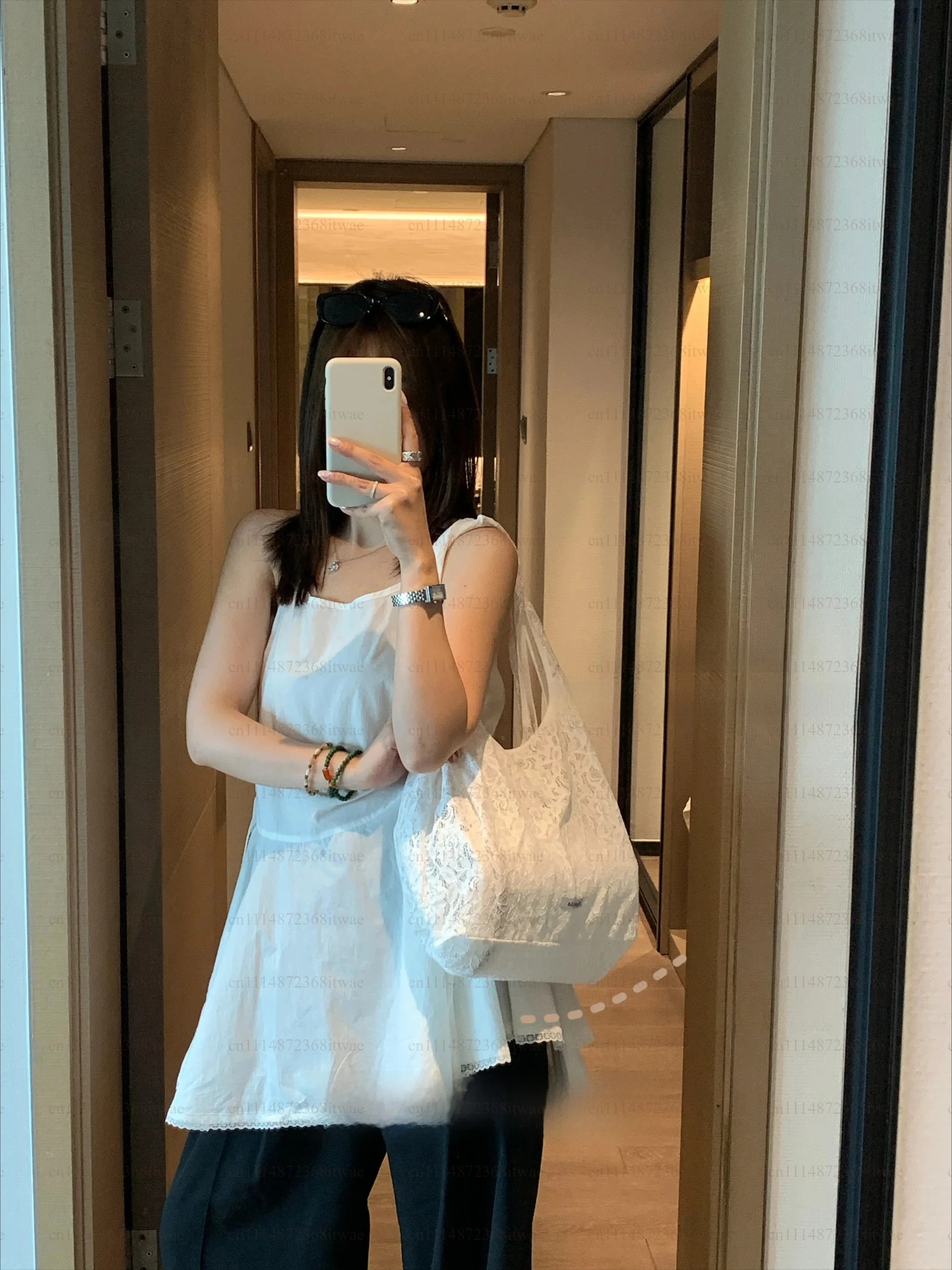Korean‑Style Soft Lace Tote Bag Delicate Floral Embroidery Design Casual Under‑arm Handbag Lightweight Daily Single‑Shoulder Bag