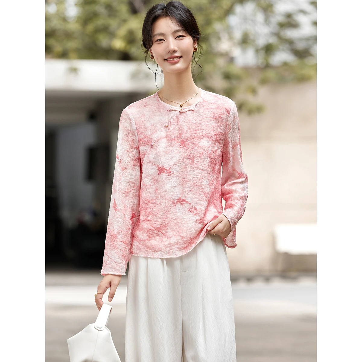 

VIMLY Chinese Style O-neck Shirts Women Autumn 2025 Elegant Loose Fit Blouses Temperament Commute Beading Female Pullover A3055