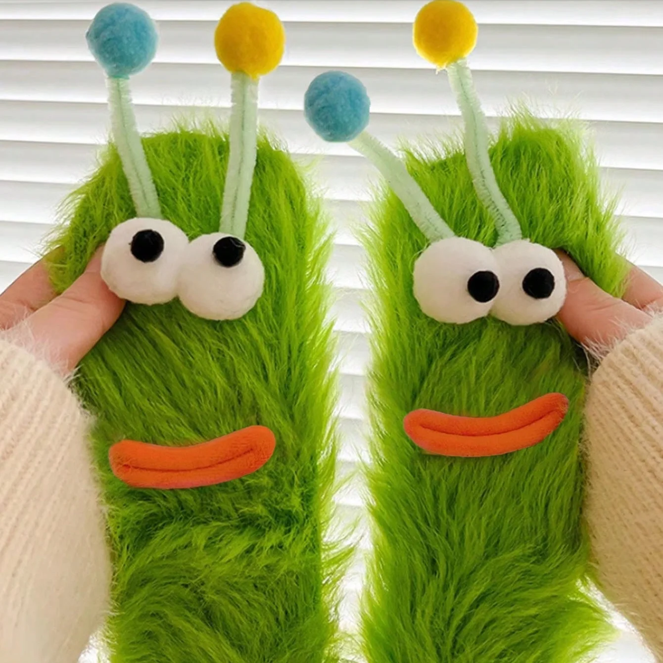 독특하고 유머러스한 못생긴 양말 2개 세트, 부드럽고 편안한 중간 길이 양말, 가을과 겨울에 매일 착용하기에 적합합니다.