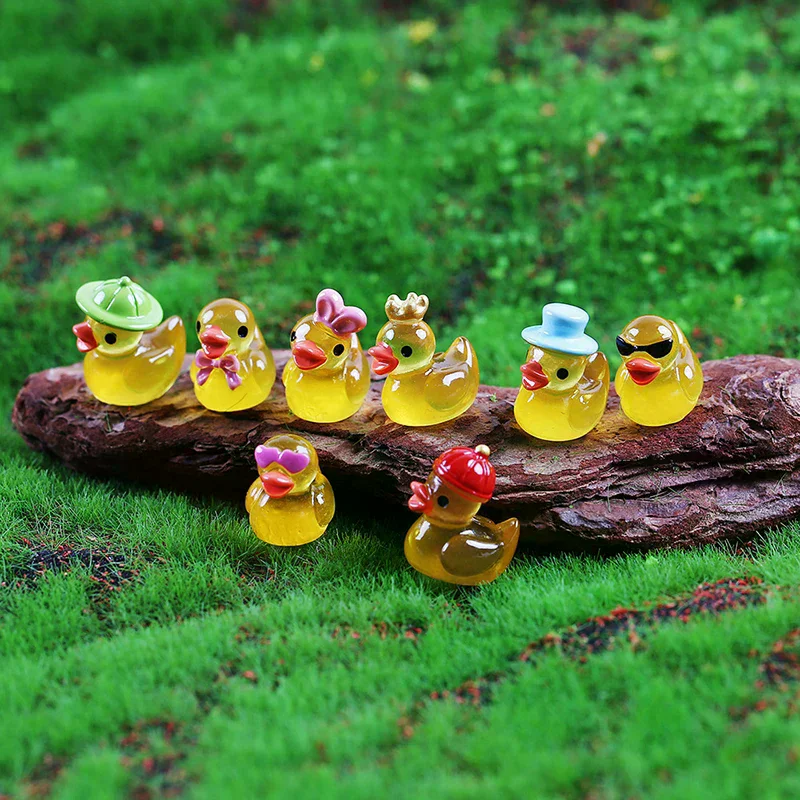 Luminous Resin Mini Yellow Duckling Miniatures Doll House Glow-in-the-Dark Ducks Figurines for Diy Aquarium Garden Decor 8pcs