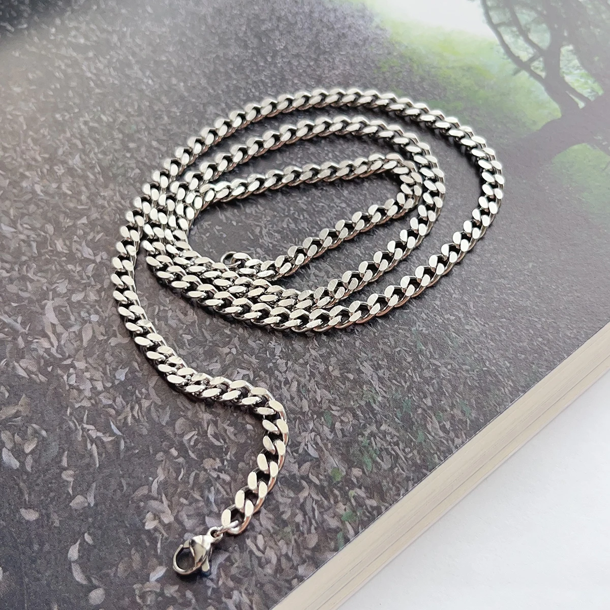 Fashionable, simple and hip-hop trendsetter silver stainless steel chain necklace, men's accessory jewelry