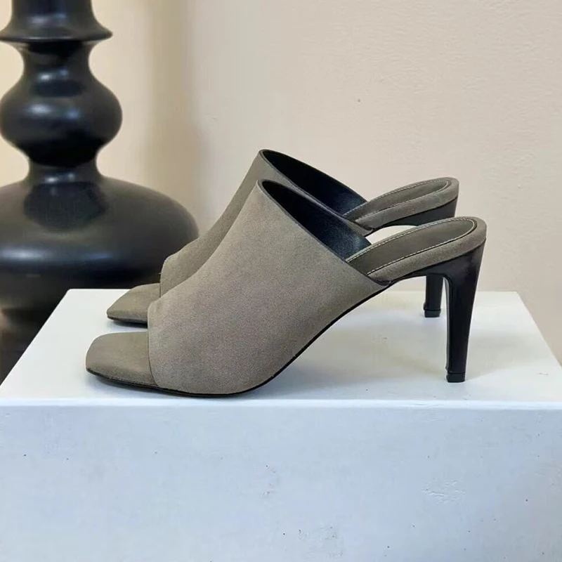 

Новинка 2025 года, замшевые тапочки из коровьей кожи с открытым носком, женские однотонные сексуальные сандалии с одним ремешком, летние вечерние модельные туфли, туфли-лодочки