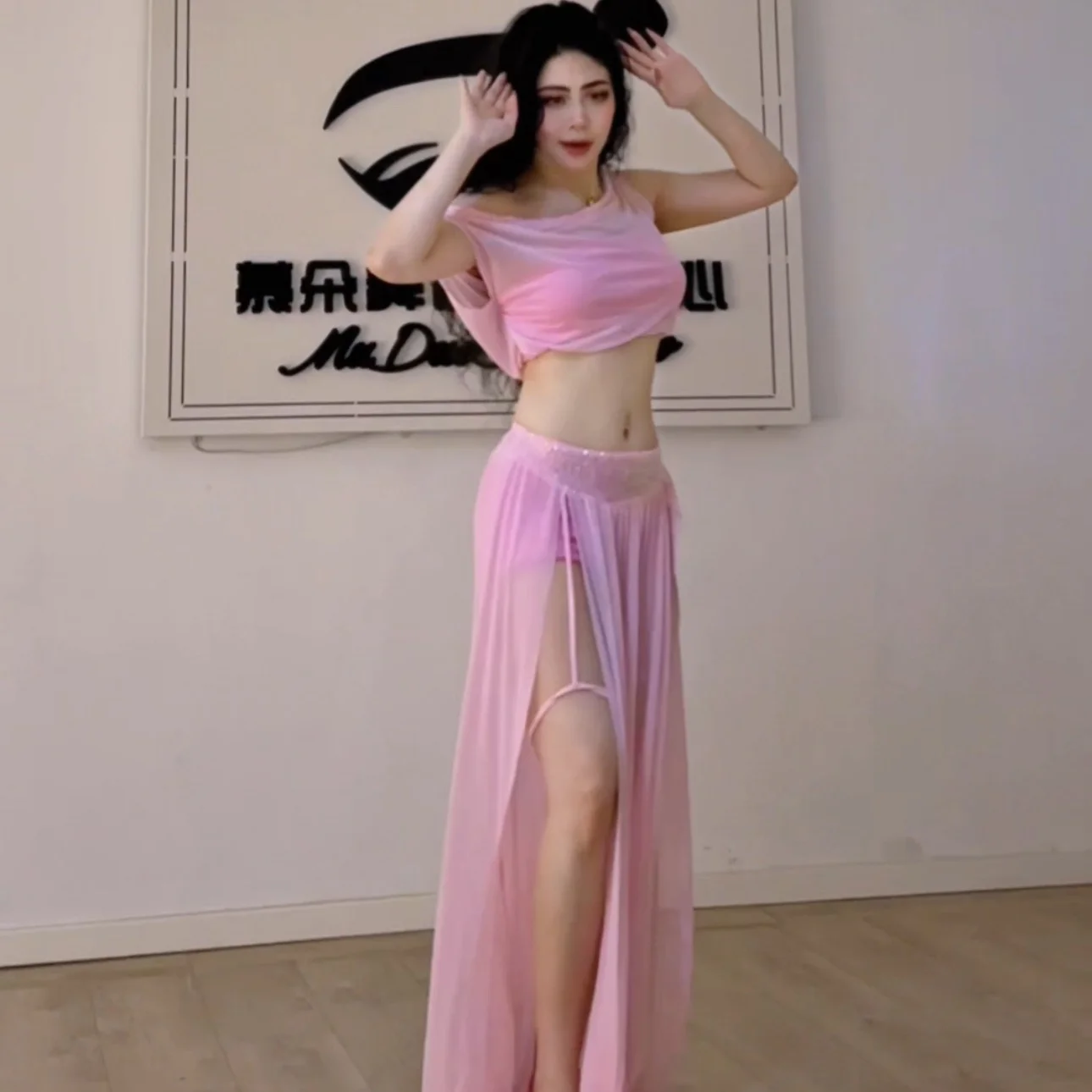 

2025 Belly Dance Performance Costume Advanced sequin mesh suit Sexy temperament Practice outfit Women's Oriental Dance Clothing