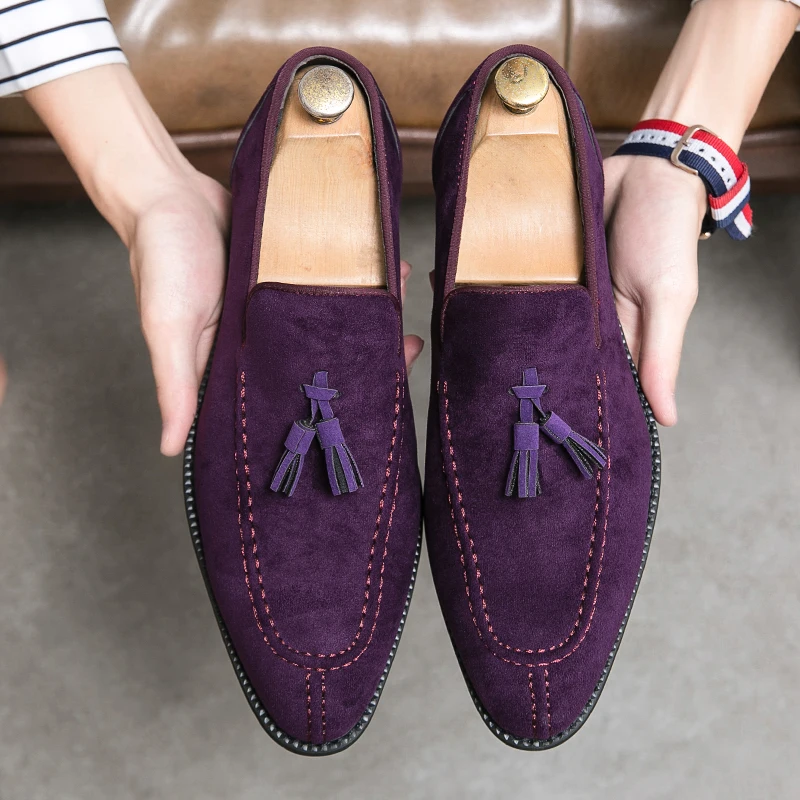 Marka projektant męskie zamszowe buty skórzane Vintage fioletowe mokasyny z frędzlami męskie mokasyny Casual mieszkania Slip-On męskie buty towarzyskie