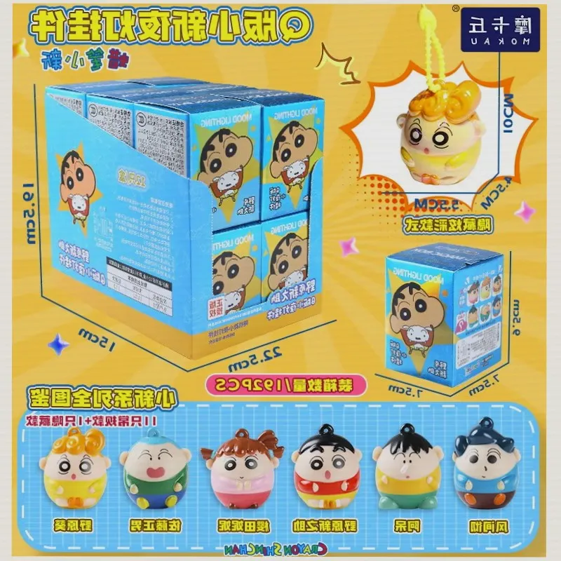 Crayon Shinchan Llavero Luminoso en Caja Sorpresa, Colgante Brillante Versión Q, Figura de Anime, Adorno para Bolso, Juguete Sorpresa para Niños, Regalo