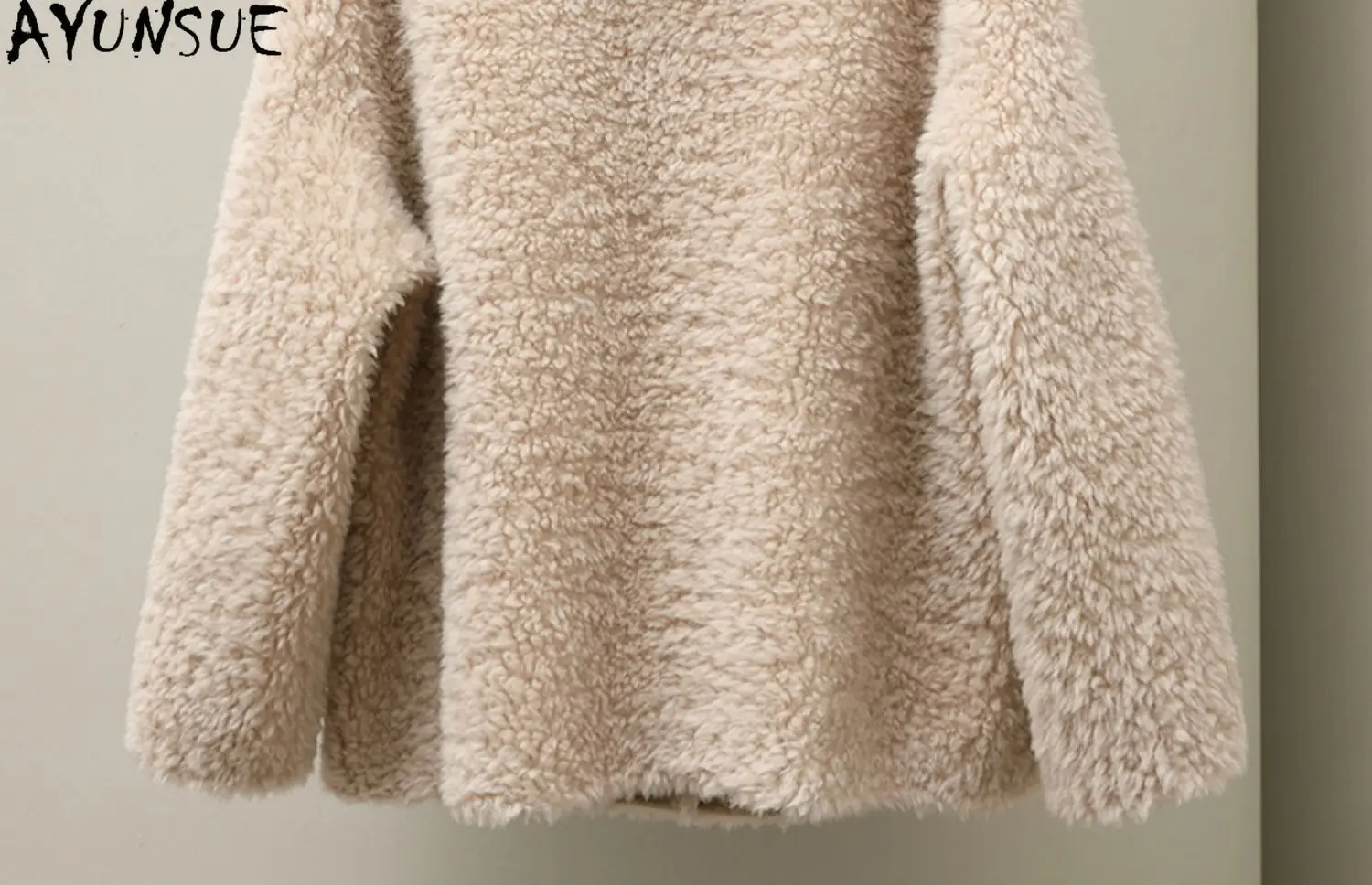 เสื้อโค้ทขนแกะแท้ 100% ยี่ห้อ AYUNSUE สำหรับผู้หญิง คอลเลคชั่นฤดูหนาว 2025 เสื้อโค้ทขนแกะแท้แบบผสมขนสัตว์เทียม