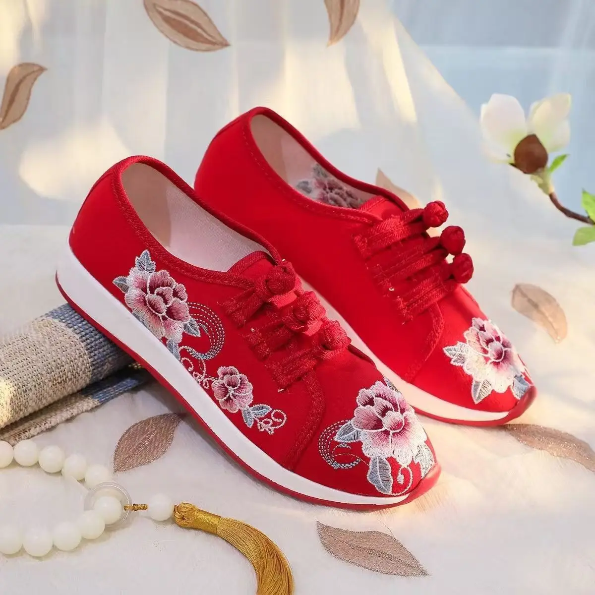 

Женские парусиновые туфли на плоской подошве с вышивкой, весенне-осенние новые красные танцевальные туфли в этническом стиле с круглым носком и мягкой подошвой, повседневная обувь