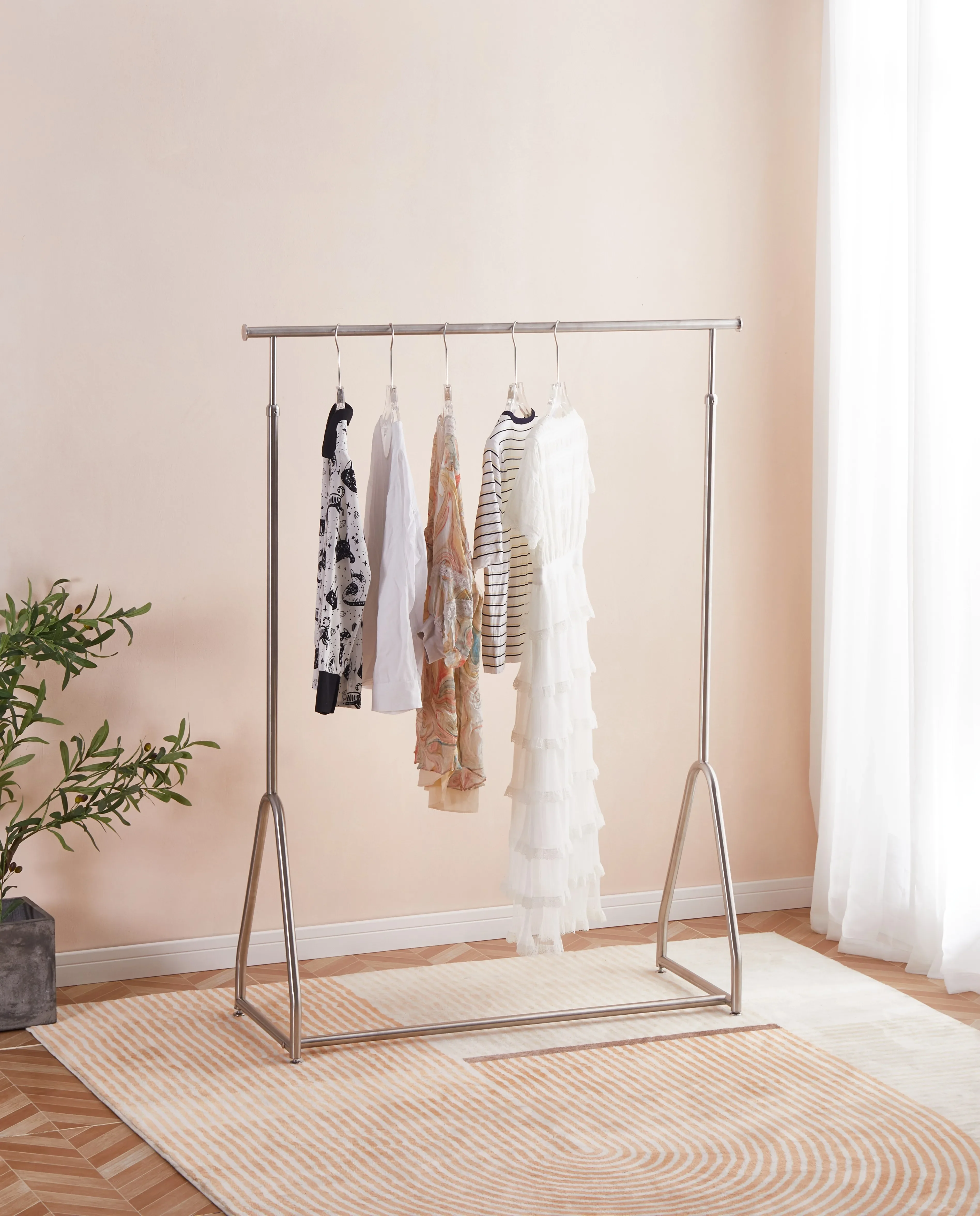 Hot Sale Multiple Uses Strong Design Expandable Collapsible Metal Standing Coat Rack Stand With Shelf
