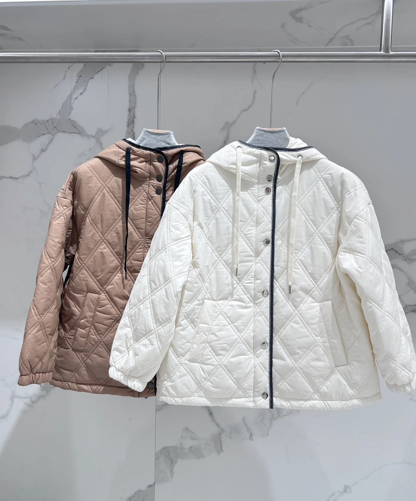 Autumn Winter 2024 Women\'s Hooded White Goose Down Jacket Hooded Diamond Pattern Warm Light