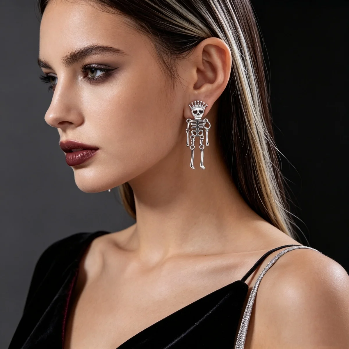 Trendige Gothic Ohrstecker mit hohlen Herz-Augen-Totenkopf-Motiven für Damen und Herren, Halloween Punk Skelett Cosplay Party Ohrringe, zierlicher Schmuck – Detail 8
