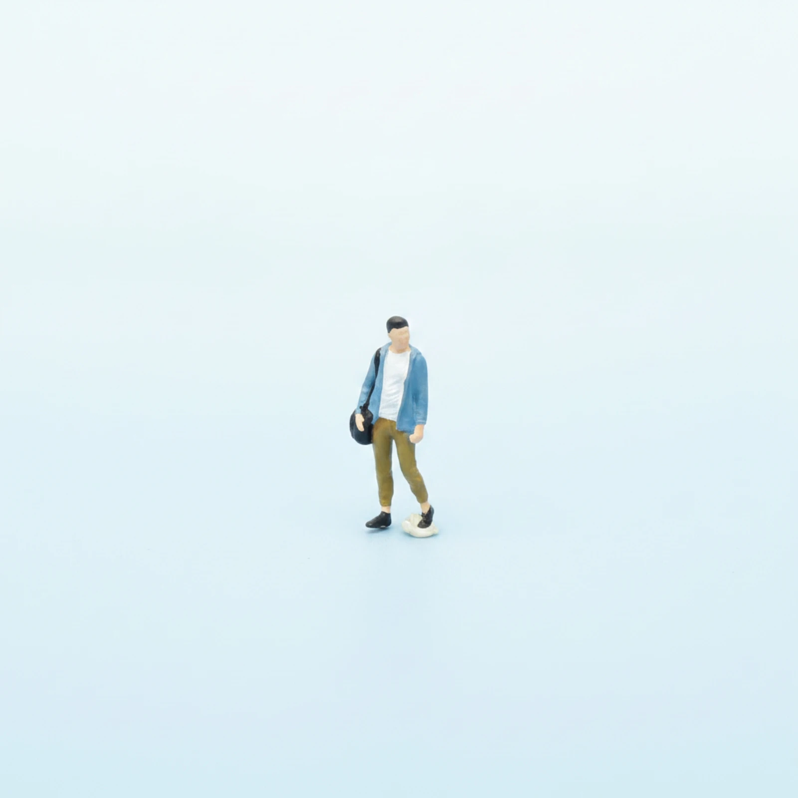 Miniature Figure with Backpack Painted Tiny People Figurine Miniature Diorama Person Decorative for Modelers