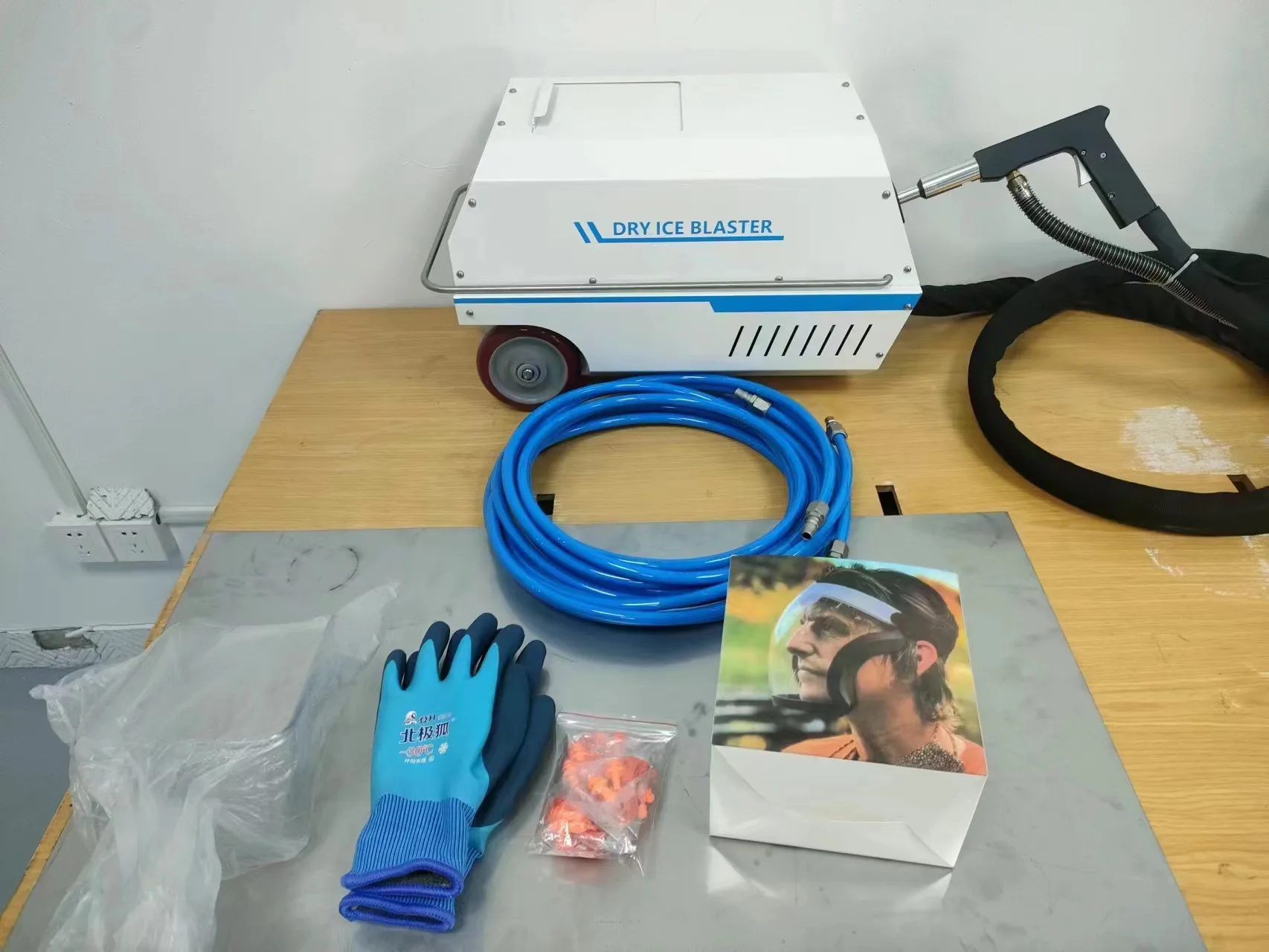 2025 رائجة البيع المهنية التجارية Co2 معدات تنظيف الثلج الجاف سعر آلة التفجير الناسف للسيارة