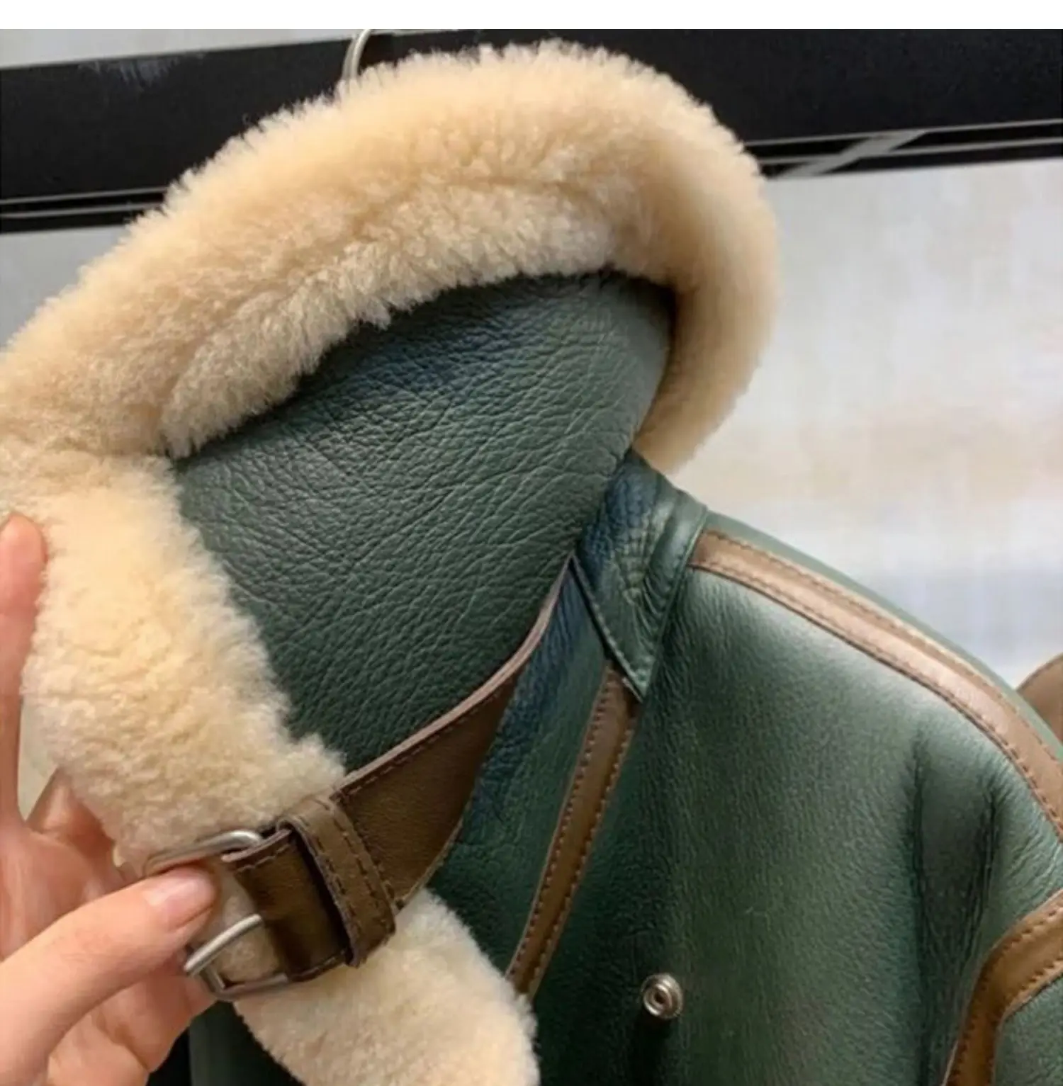 ストリート毛皮統合オートバイ服女性オーバーコート冬の新厚みのレザージャケット女性のエレガントなルーズカジュアルジャケット