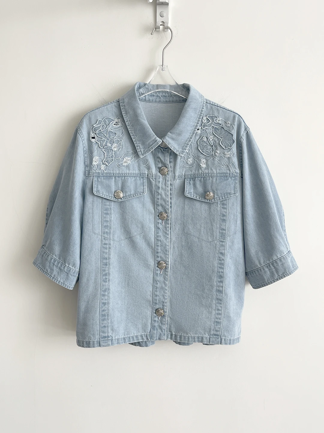 

2026 Spring Summer New Style Korean Commuter Short Embroidered Denim Shirt Jacket Women's Collar Slimming Outerwear