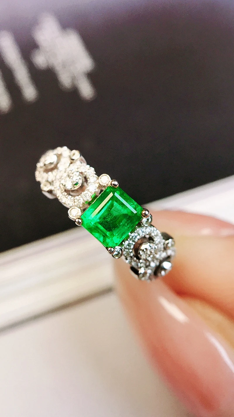 LUOWEND 100% 18K White Gold Rings Vintage Palace Style Luxury Diamond Natural Emerald Ring for Women High Party Jewelry