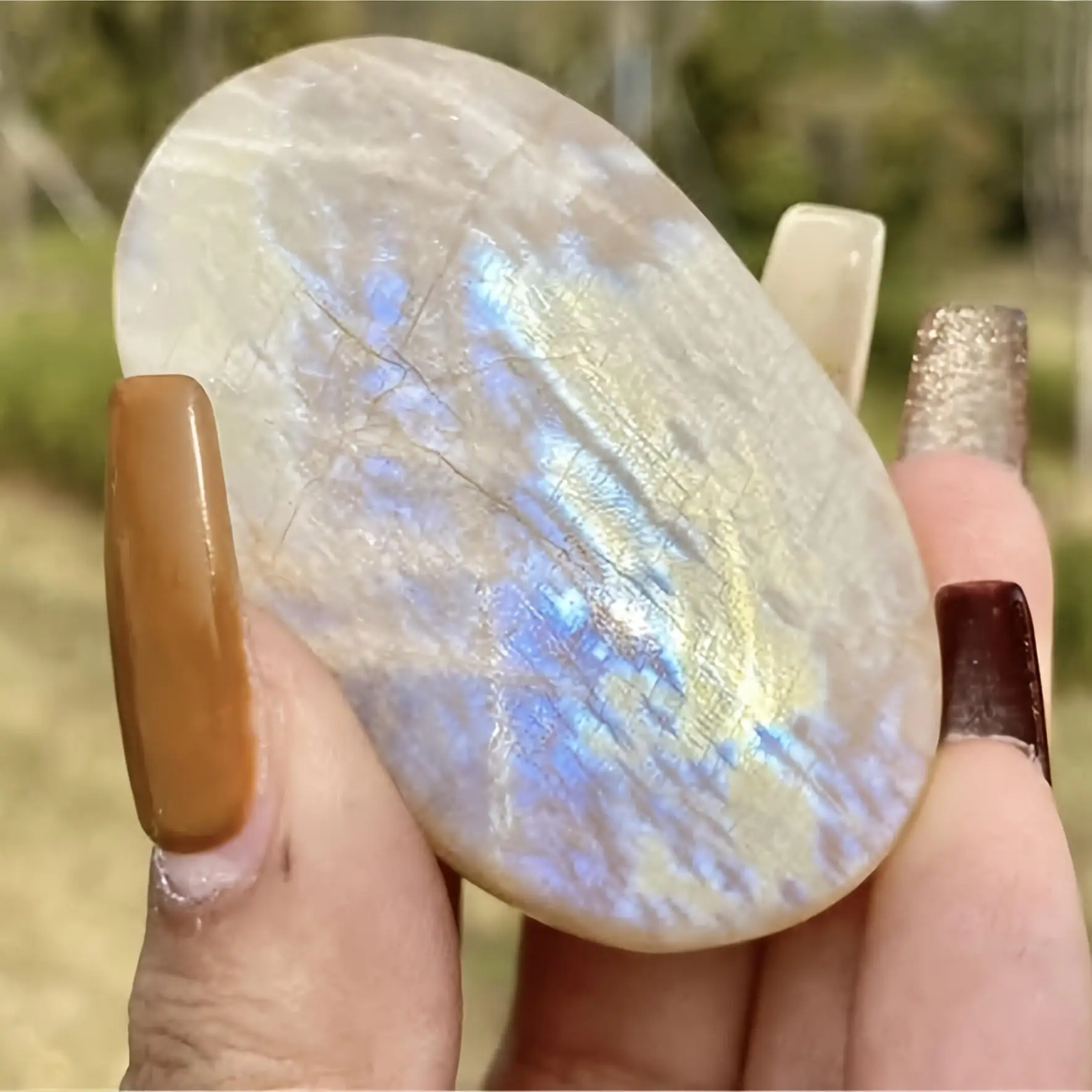 Exquisite Hand-carved Moonstone Crystal - Unique Reiki Stone, Suitable for Home Decoration, Jewelry Production