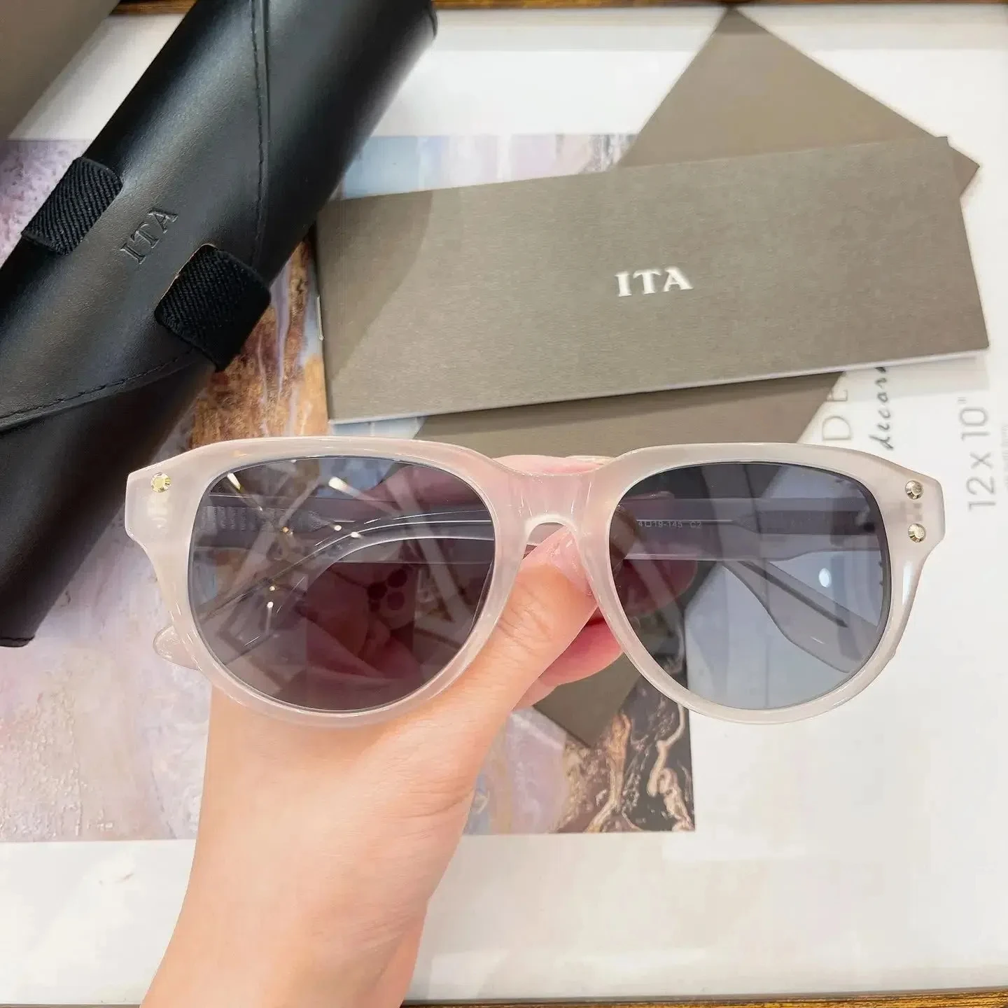 

New Arrival LUXURYDITA DTS453 Stylish Polarized Premium Men Eyewear Casual Luxury Classic Retro Acetate Frame Women Sunglasses