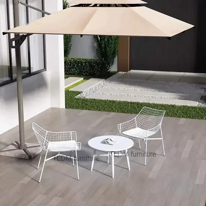 Koffie Eenvoudig tuinmeubilair voor achterwinkel Moderne holle stoelen Creatief commercieel metalen meubilair voor buitendak