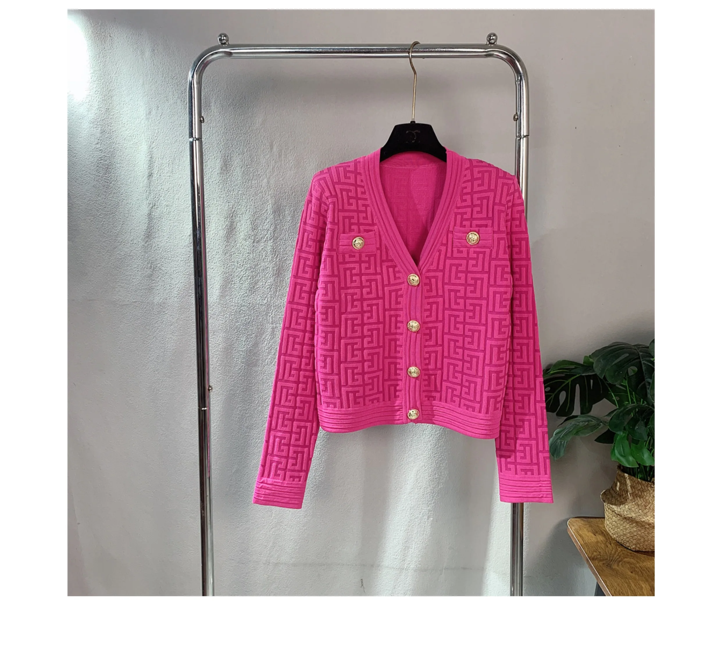 

High Quality Women Vintage Gold Button Plaid Three Dimensional Jacquard Dark Pattern Shoulder Pads Slim Knitted Cardigan Sweater