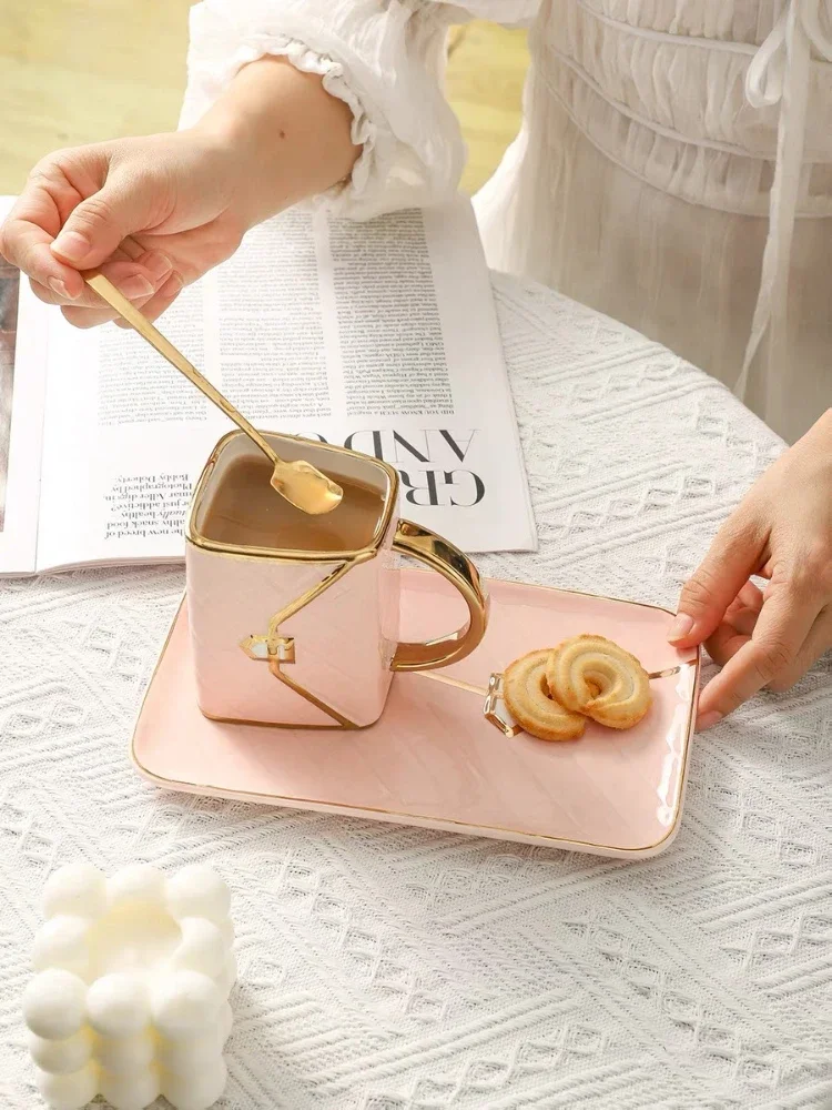 

Design Coffee Cup Saucer Set Bag Shaped Ceramic Cup Coffees Mug Cups Set Handbag Style Mug with Coaster and Spoon Drinkware