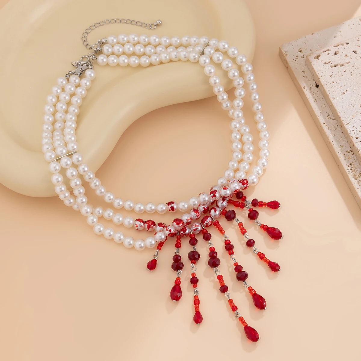 KunJoe Vintage Rote Kristall Blut Tropfen Quaste Halskette für Männer Frauen Multilayer Imitation Perle Choker Halskette Halloween Schmuck