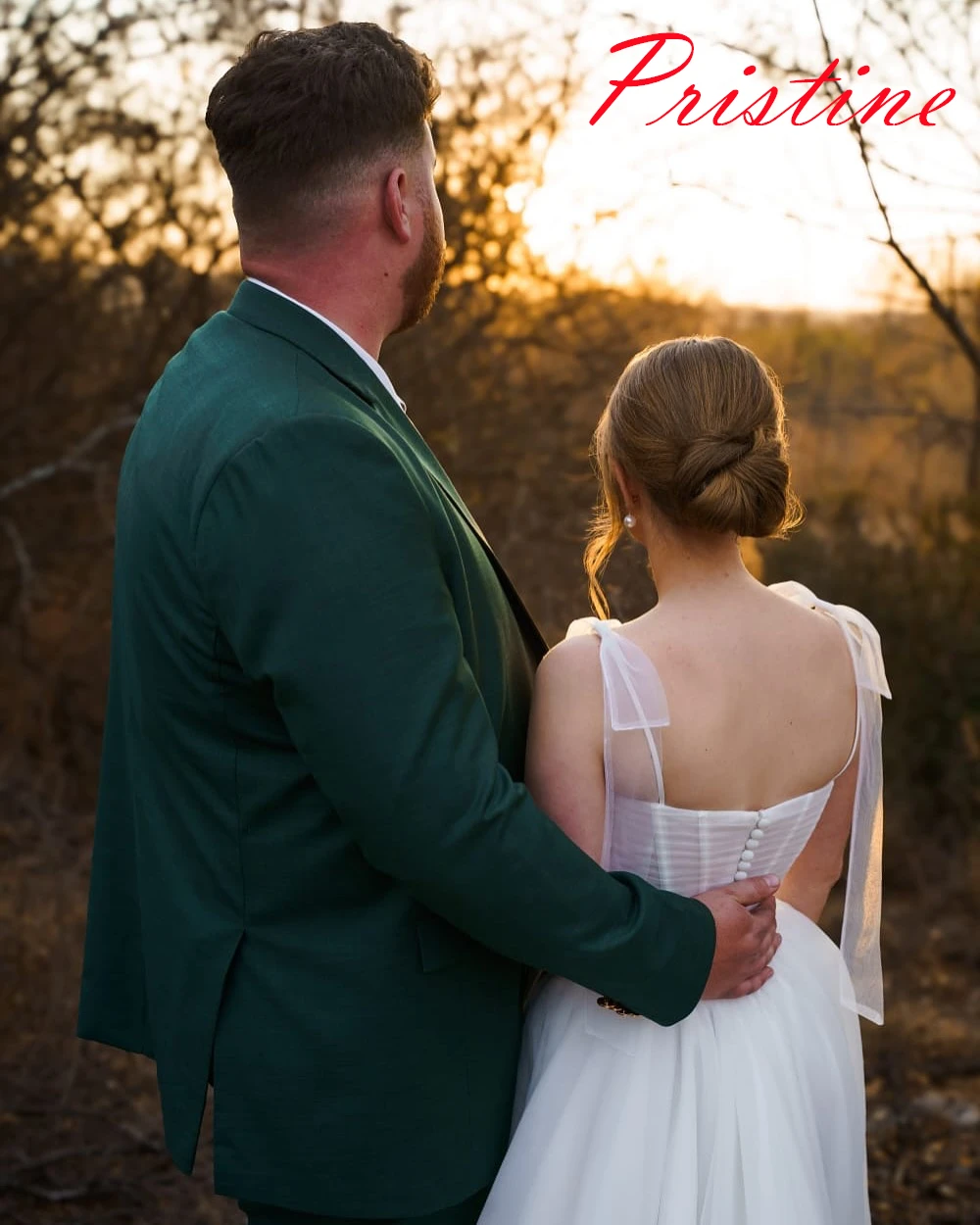 Aangepaste elegante witte tule bruidsjurken temperament strapless kapmouw trouwjurk kapel trein knoppen terug jurk