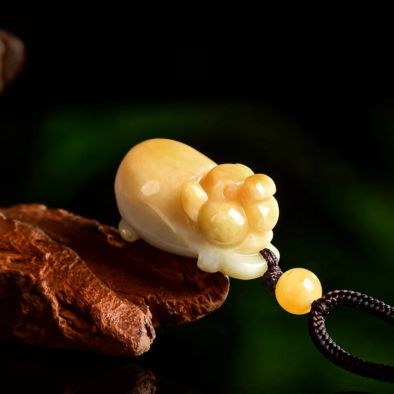 

Natural Myanmar Roast Yellow Emerald Pig Pendant Necklace Luxury Jewelry Gemstone Vintage Carved Amulet Gift Women Men