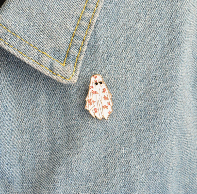 Distintivo Pin Denim coat Pins fibbia camicia distintivo regalo per uomo donna Cartoon Halloween smalto spille fantasma fiore robe spilla