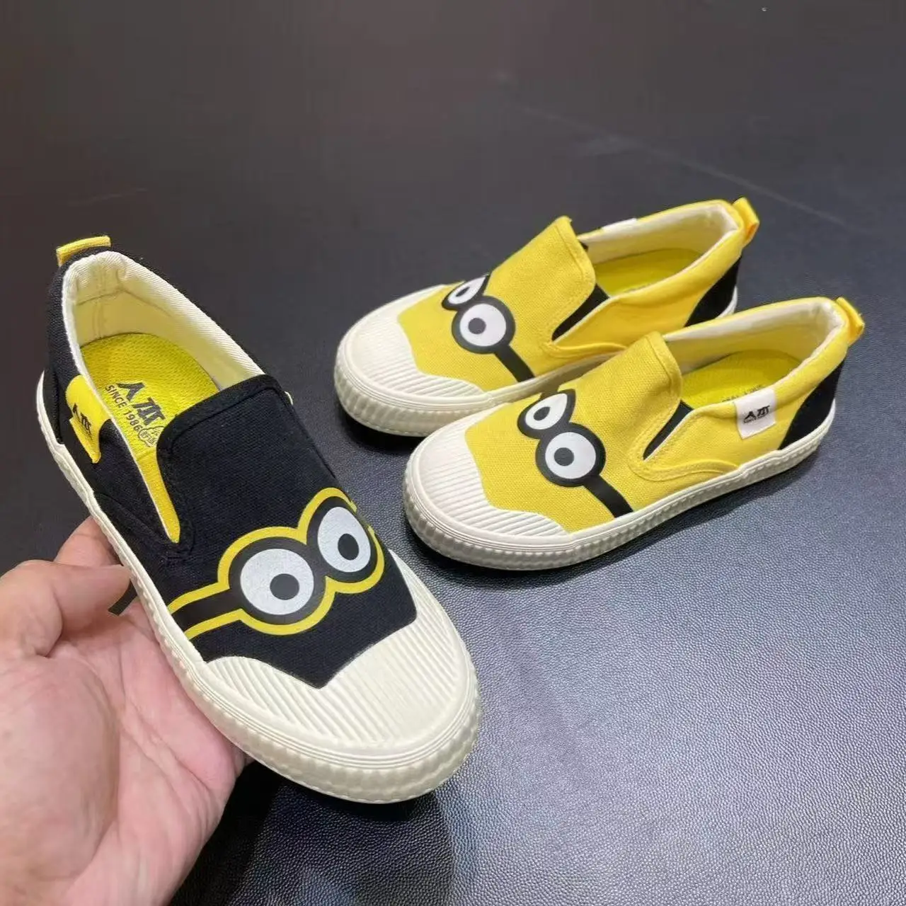 

2025 new Autumn Children's Sports Minions Cartoon Fashionable yellow black child girls boys Light Running kids Casual Shoes