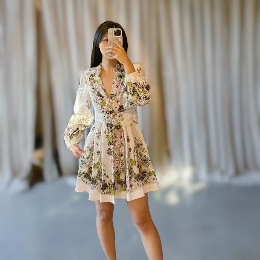 

Autumn/Summer 2024 New Vintage Positioning Printed Linen Deep V-neck Puffed Sleeve Single-breasted Slit Swing Dress