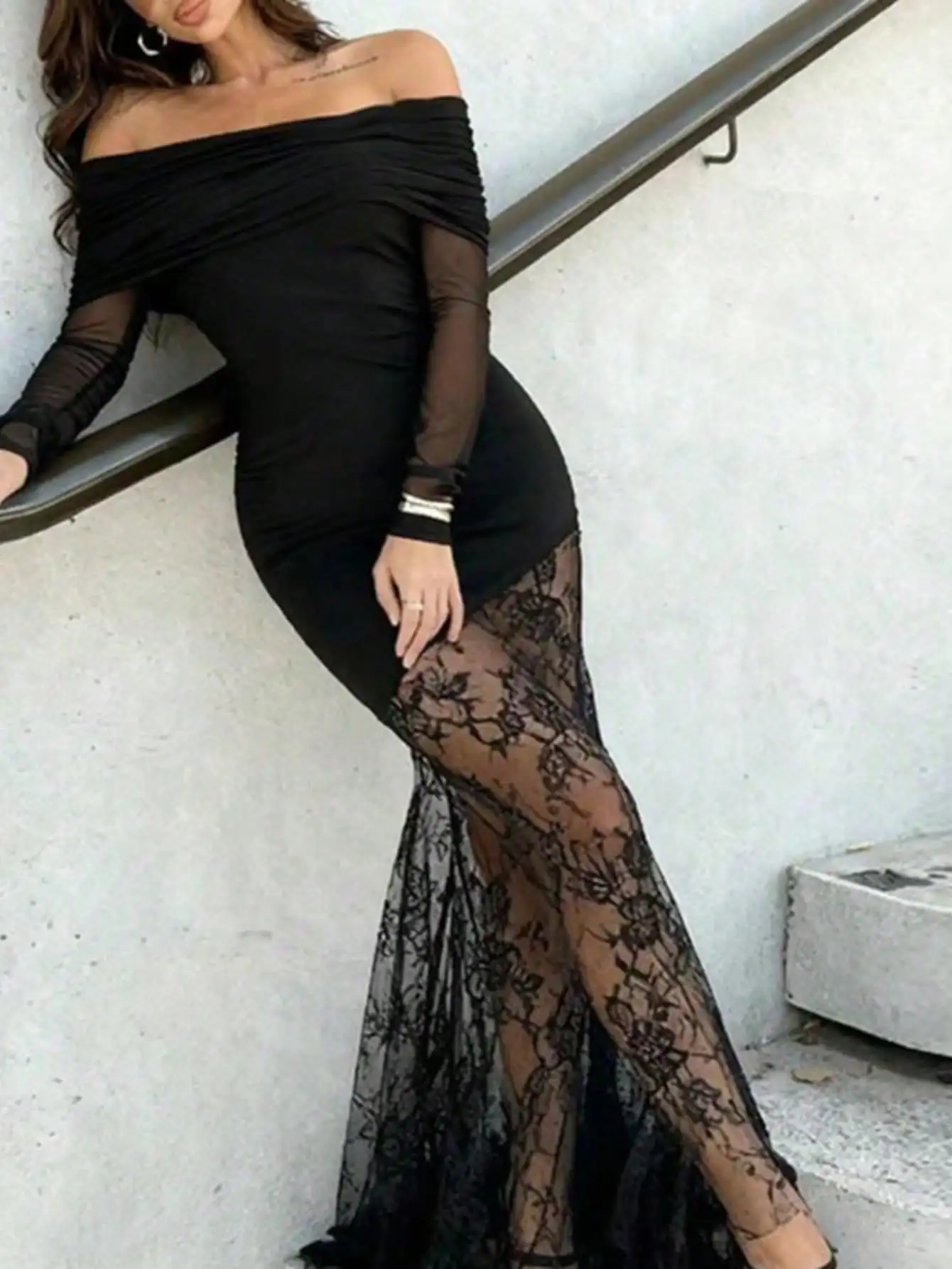 Novo vestido de malha transparente com ombros de fora – Maxi bodycon com painel de renda e estilo elegante