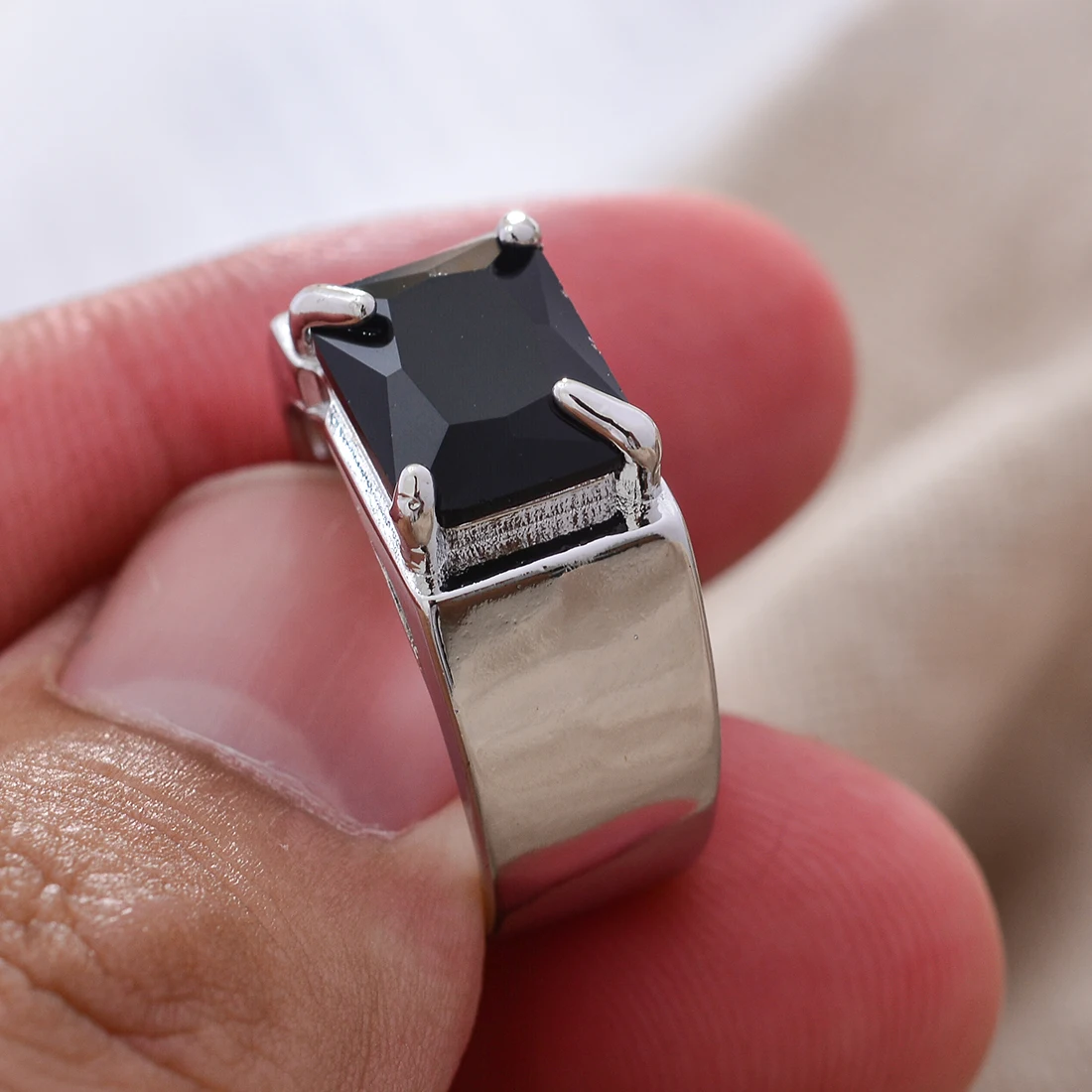 Best Sell Elegant Black Crystal Platinum Plated Men Finger Wedding Ring Jewelry For Man Gifts Never Fade Cheap