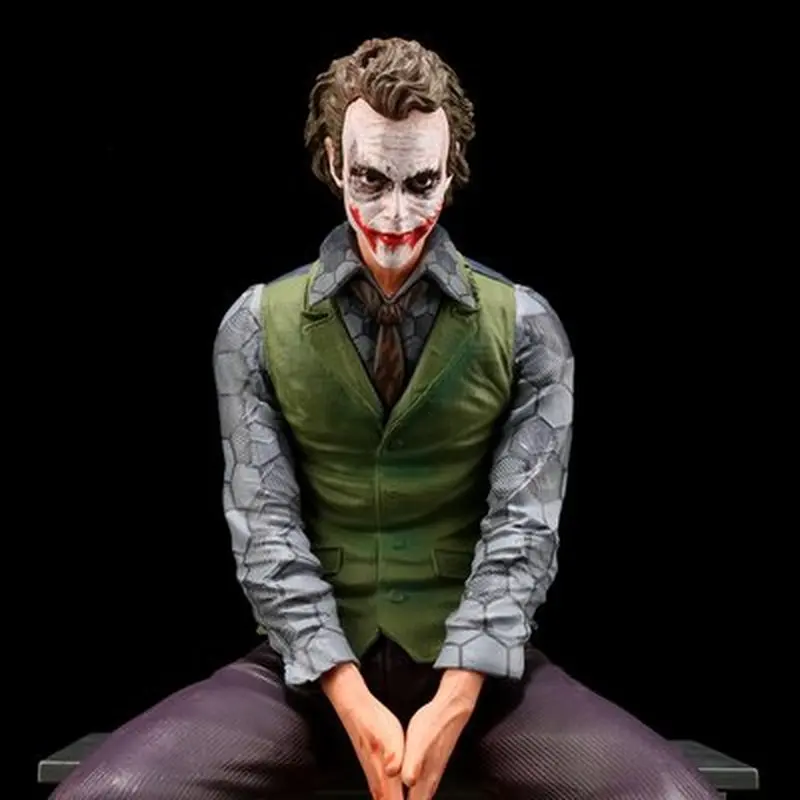 

Одежда клоуна, игрушки и компаньоны