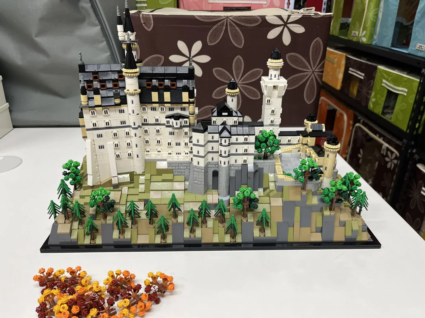 

New MOC white castle street scene model building block home decor for boys and girls as a holiday gift
