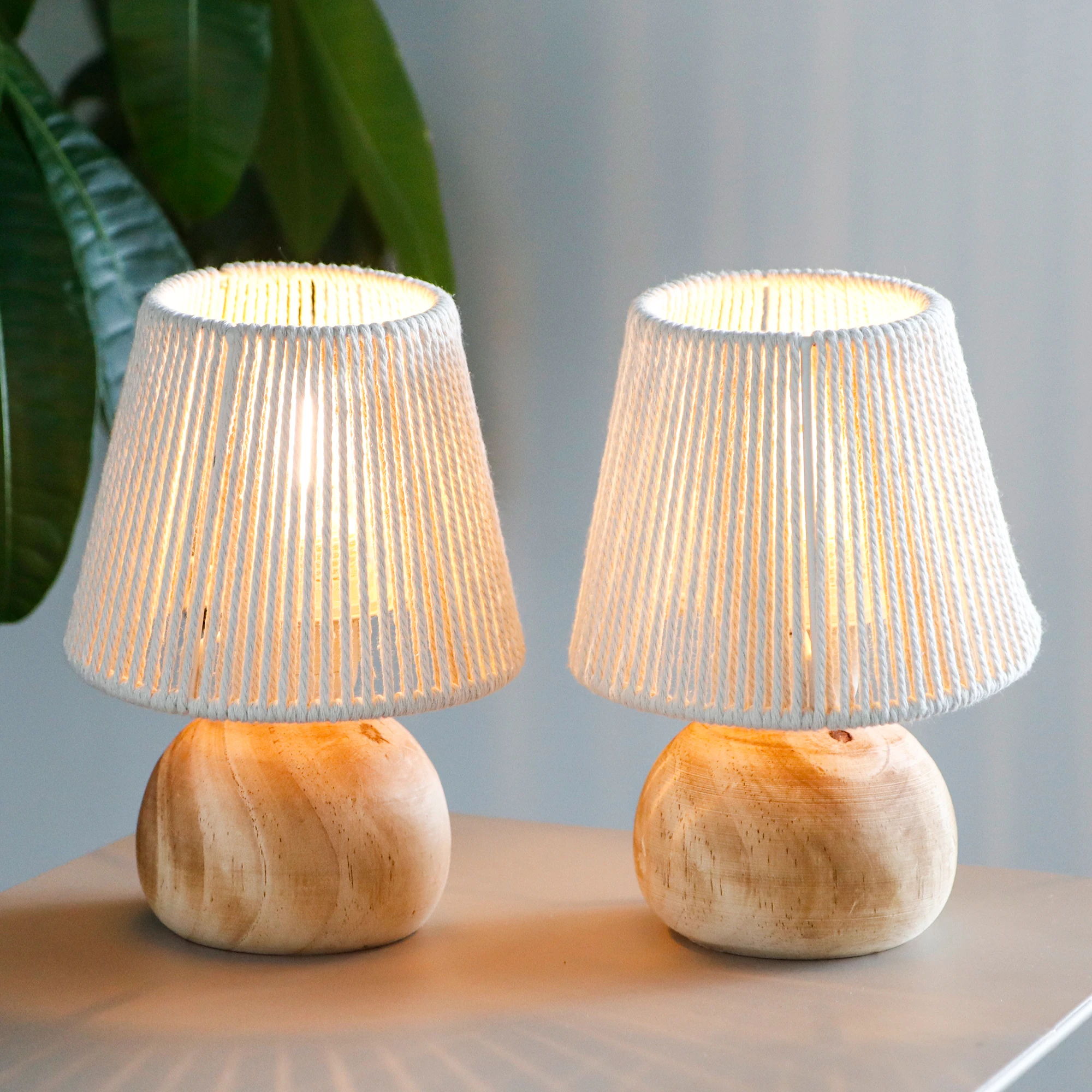 

2Pcs Black Metal Table Lamp LED Lantern Battery Powered Lights Cordless Lights Indoor Outdoor Party Patio Event Home Decor
