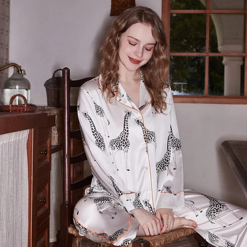 【White background giraffe】comfortable Ice Silk Pajamas Women High-end Sense ins Style Lapel Spring/Summer Long Sleeve Home Suit