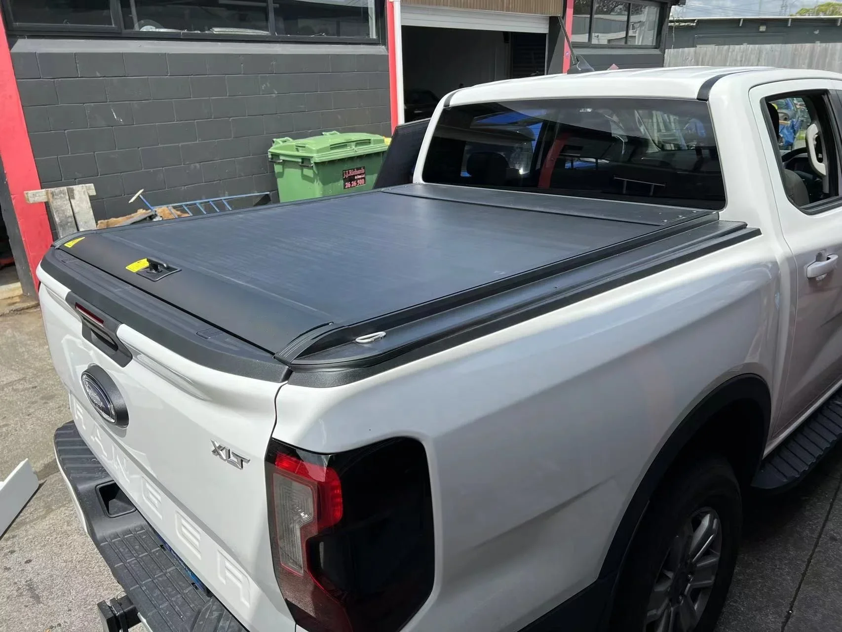 Nuovi Prodotti Copertura Retrattile In Lega di Alluminio Dura Impermeabile 4X4 Tenda A Rullo Tonneau Copertura del Letto Per ford ranger 2023