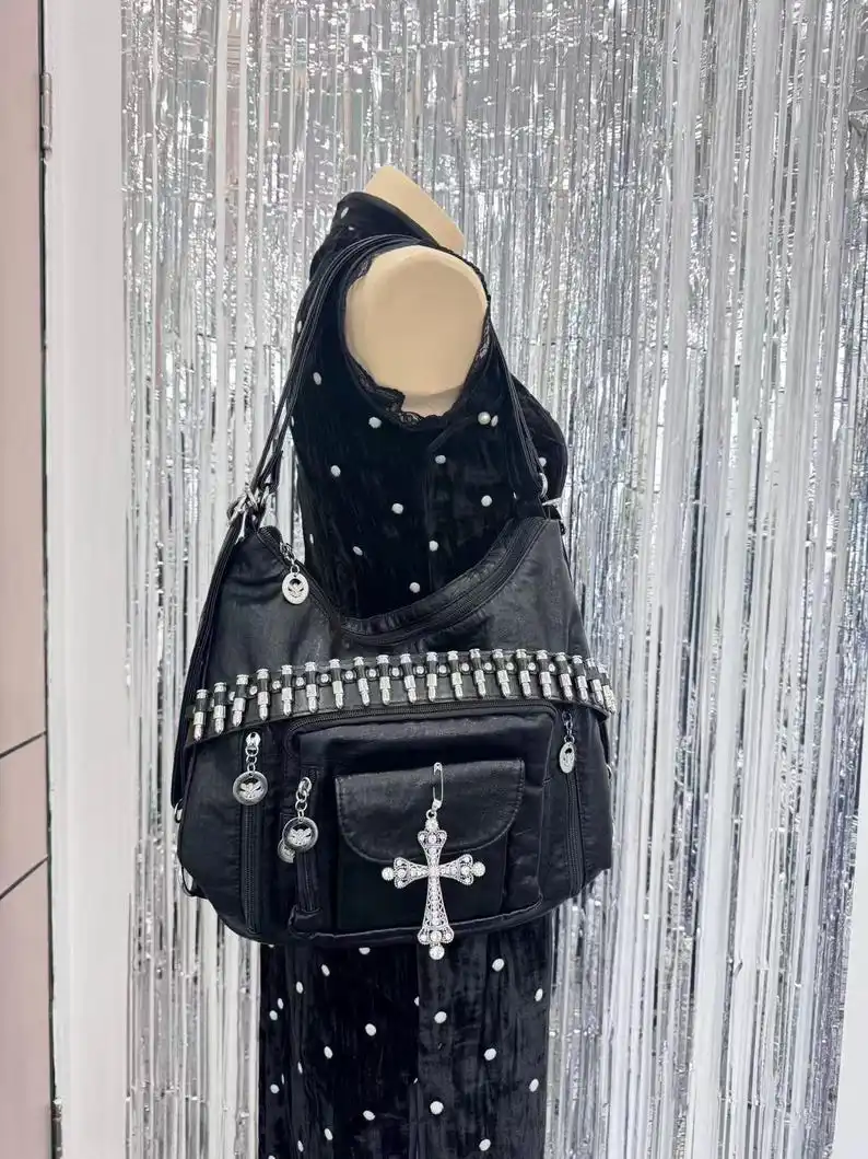Y2k Black Shoulder Bag Black PU Leather Handbag with Heart-shaped Rhinestone Decoration Fashion Punk Bag