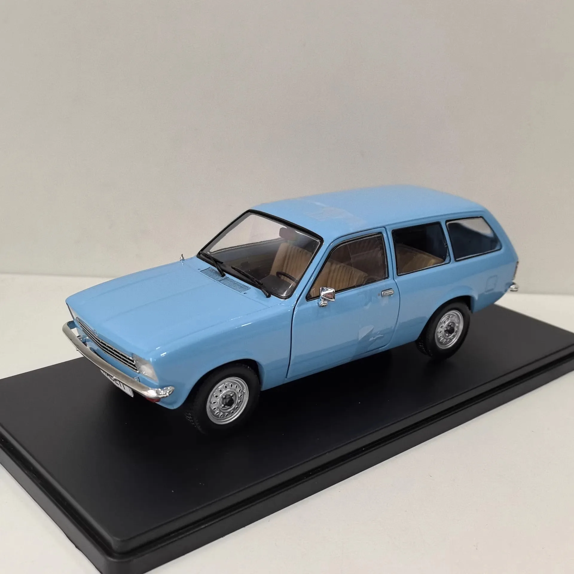 Diecast WHITEBOX 1/24 Scale OPEL KADETT C CARAVAN Alloy Car Model