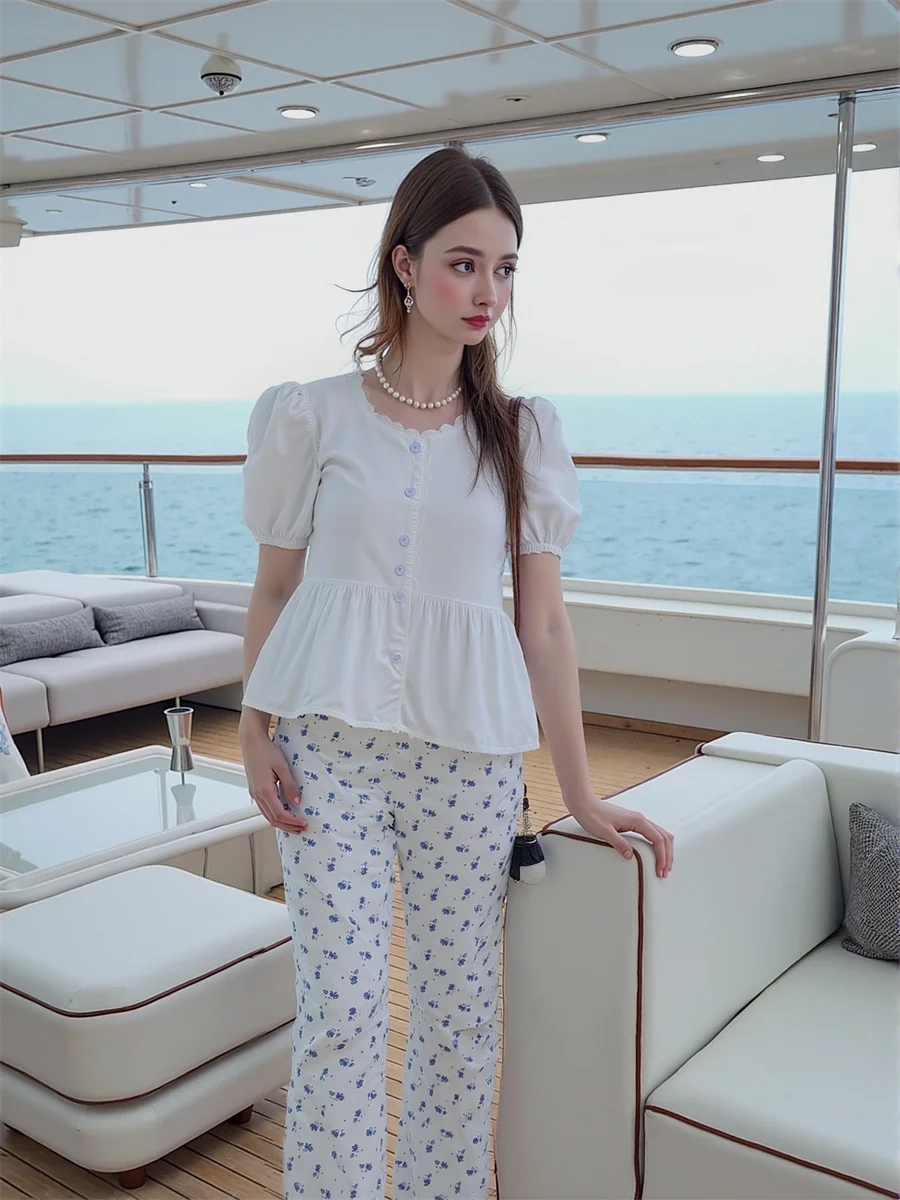 

Oversized Shirts Women Casual Plaid Button-down Blouse with Lapel Collar and Long Sleeves Perfect for Spring Streetwear Style