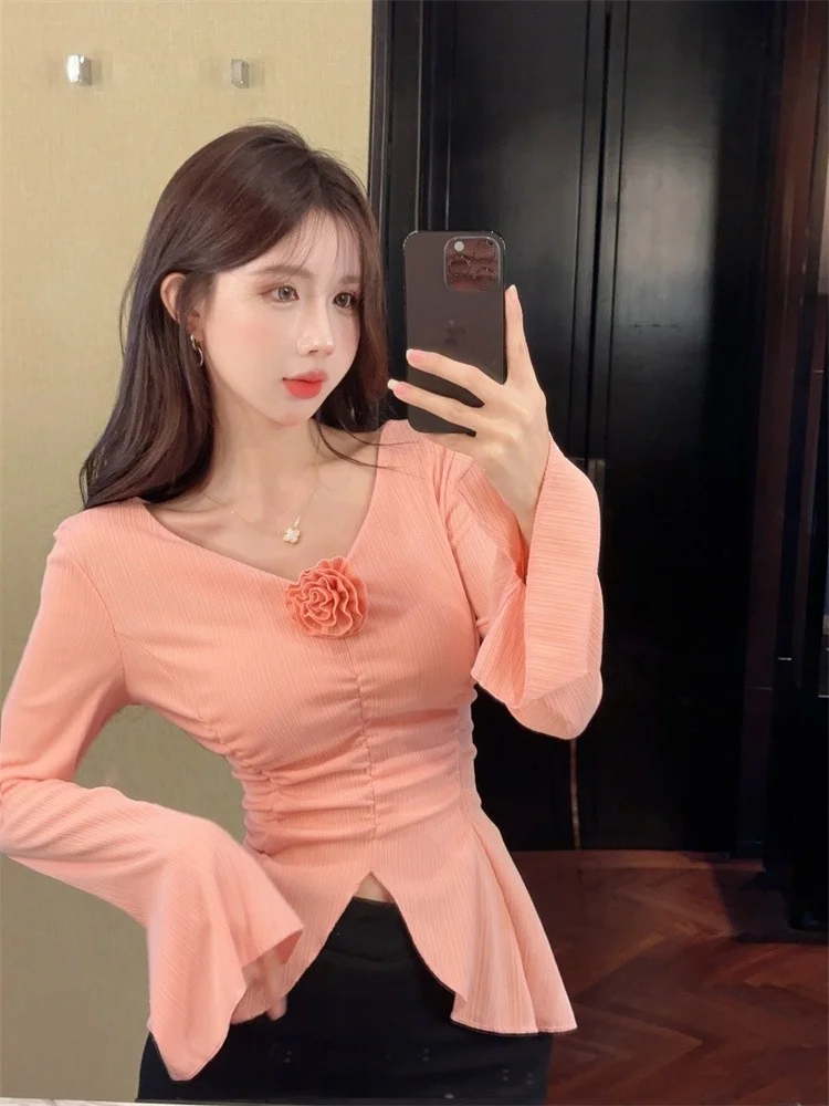 

Retro Sexy V-neck Bell Sleeve Shirt Women's Early Autumn Irregular Pleated 3D Flower Top Trendy Commute Style Slim Fit Long S...