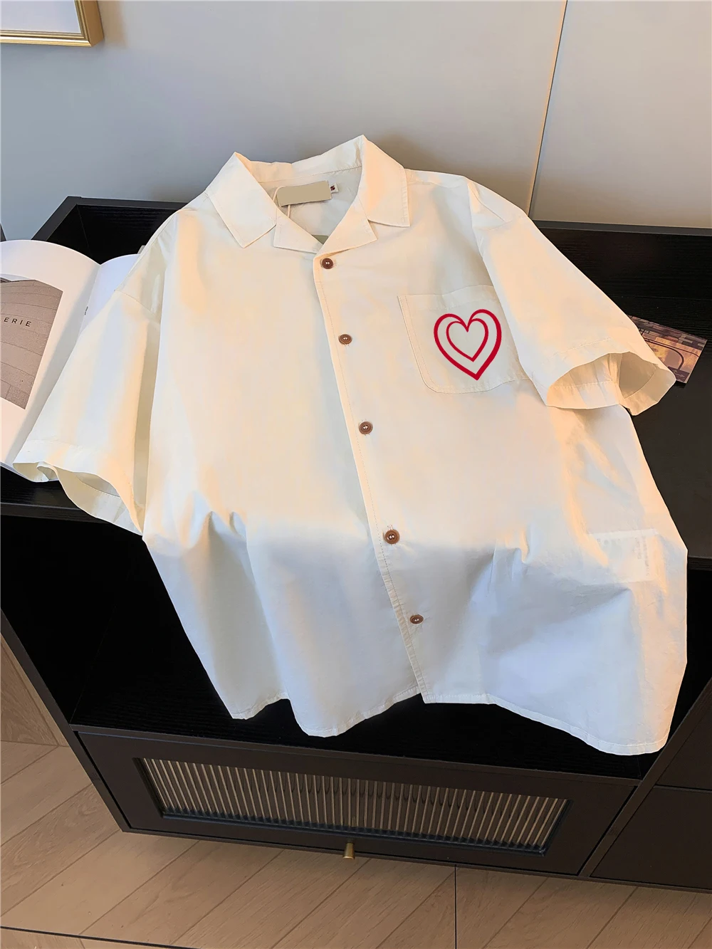 Faionable ort imprimé irt hommes motif coeur col rabattu coupe ample été Sle Version coréenne fonction de chaleur